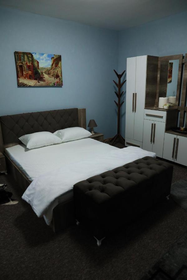 City Park Hostel Prisztina Zewnętrze zdjęcie