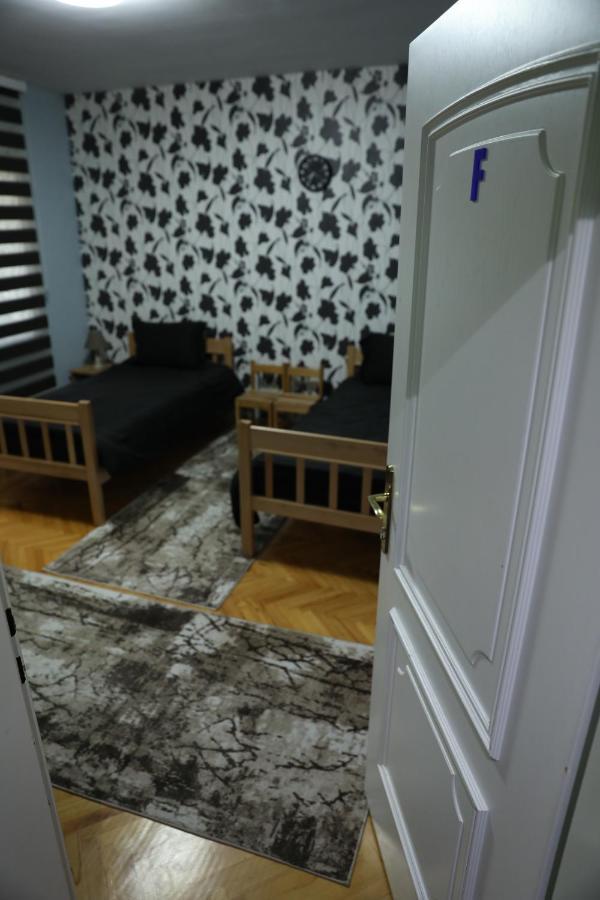 City Park Hostel Prisztina Zewnętrze zdjęcie