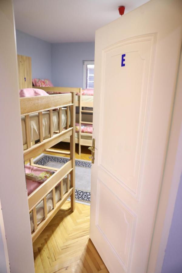 City Park Hostel Prisztina Zewnętrze zdjęcie